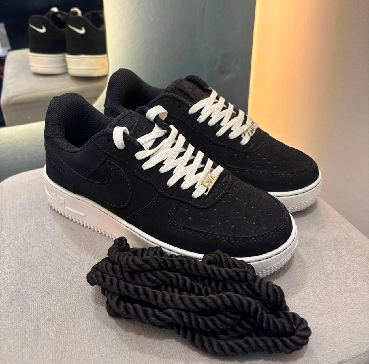 NK AF1 Preto com branco