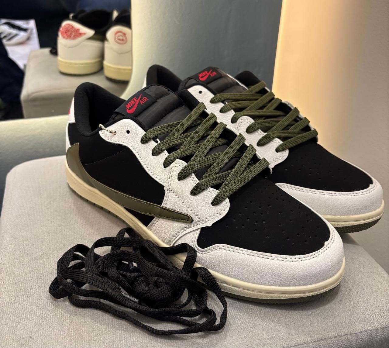 NK Jordan Travis Scott Ollive